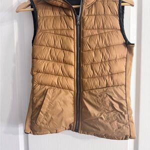 Women's Reversible Black/Tan Puffer Vest
